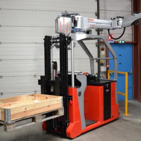 manitou machines warehousing CI 12 application